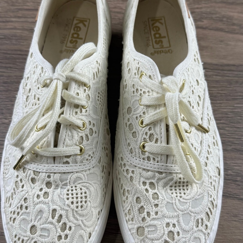 Keds Triple Lace Up Sneakers Cream Crochet Eyelet Floral Platform Low Top Shoes - Picture 2 of 16